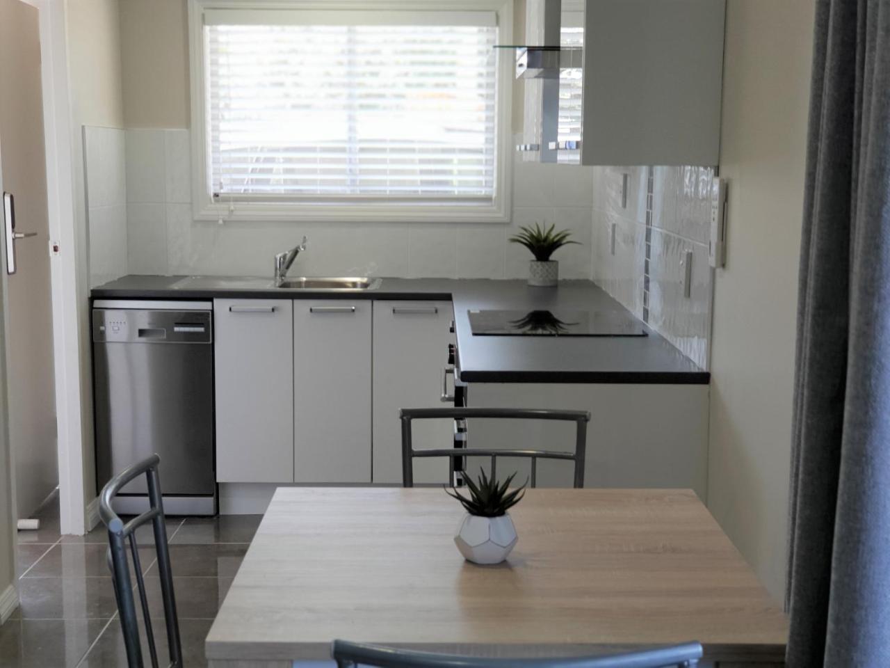Rose Apartments Unit 6 Central Rotorua-Accommodation&Spa Esterno foto